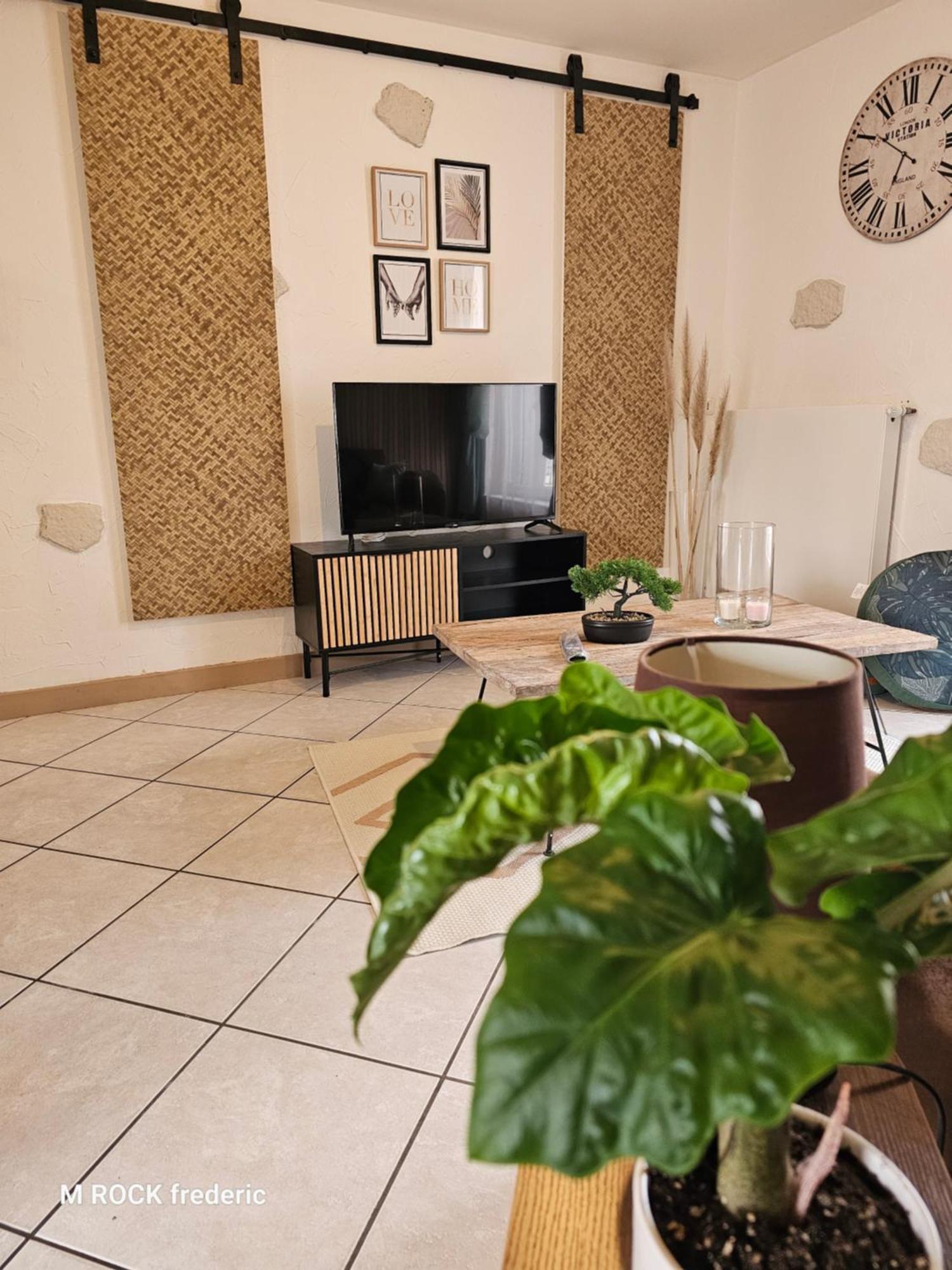 Maison De Ville Avec Jardin Privatif نيفي المظهر الخارجي الصورة